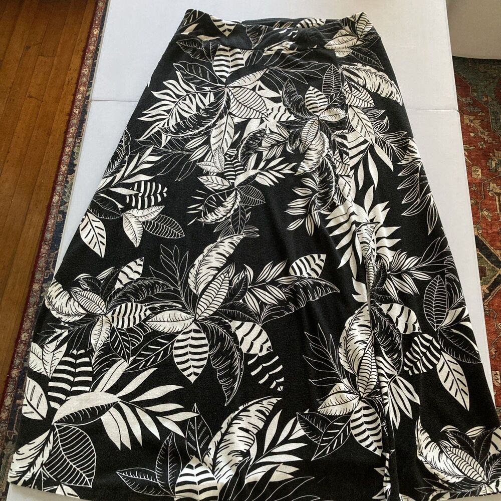 Talbot’s Skirt Medium Black & White Floral MIDI Good Condition Stretch Slit